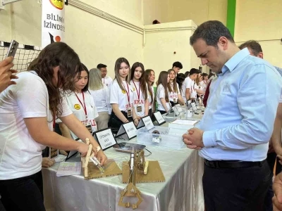 Hayrabolu&rsquo;da liseli gen&ccedil;ler bilim fuarında projelerini sergiledi
