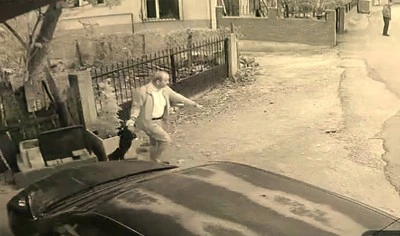 Hayvanları Koruma G&uuml;n&uuml;'nde vahşet! Yavru k&ouml;peği kuyruğundan tutup yere fırlattı!