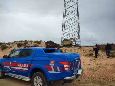 Hazine arazisindeki izinsiz kazıyı Jandarma &ouml;nledi
