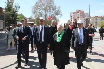 Hazreti Mevlana i&ccedil;in Karaman&rsquo;dan Konya&rsquo;ya Sevgi ve Barış Y&uuml;r&uuml;y&uuml;ş&uuml; d&uuml;zenlendi
