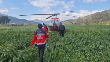 Helikopter tarlaya indi, doktorlar 2 saat m&uuml;cadele etti, iş&ccedil;i kurtarılamadı
