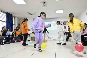 Hem eğlenip hem &ouml;ğreniyorlar
