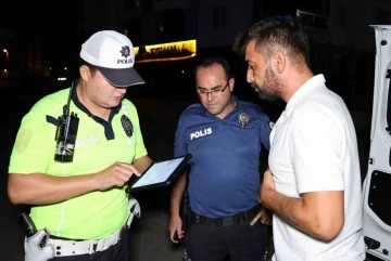 Hem ehliyetsiz hem de alkoll&uuml; s&uuml;r&uuml;c&uuml;den &ldquo;Ter&ouml;rist miyim?&rdquo; tepkisi
