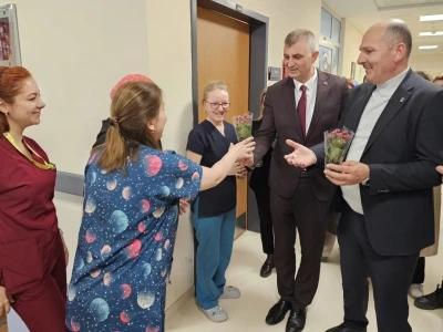 Hemşirelere s&uuml;rpriz kutlama
