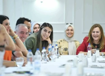 Her ikisi de s&ouml;zleşmeli olan &ouml;ğretmenlerin aile birliği mazeretine bağlı iller arası yer değiştirme duyurusu yayımlandı
