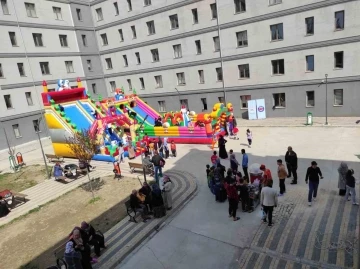 Her şey &ccedil;ocukların y&uuml;z&uuml;ndeki minik tebess&uuml;m i&ccedil;in