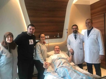 Hi&ccedil;bir belirtisi yoktu b&ouml;breğinde t&uuml;m&ouml;r tespit edildi: Robotik cerrahi ile sağlığına kavuştu
