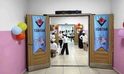 Hilalkent 125. Yıl İmam Hatip Ortaokulu &ouml;ğrencileri bilim fuarında h&uuml;nerlerini sergiledi
