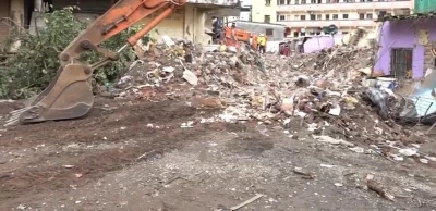 Hindistan'da bina &ccedil;&ouml;kt&uuml;: 17 &ouml;l&uuml;