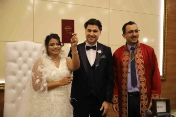 Hindistan&rsquo;dan Gaziantep&rsquo;e uzanan aşk hikayesi
