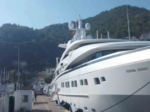 Hintli milyarderin s&uuml;per yatı &lsquo;Sea Pearl&rsquo; Fethiye&rsquo;de