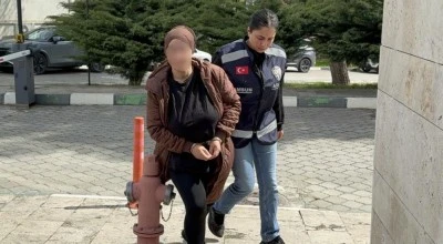 Hırsız teyze: Yeğeninin altınlarını &ccedil;alıp kendine otomobil aldı