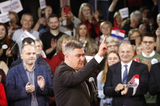 Hırvatistan&rsquo;da sandık &ccedil;ıkış anketine g&ouml;re Cumhurbaşkanı Milanovic yeniden se&ccedil;ildi
