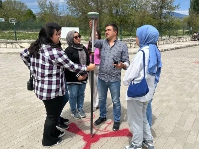 Hisarcık MYO&rsquo;da "&Ouml;l&ccedil;me Aletlerinin Kullanımı ve Drone ile Harita Uygulaması" konulu konferans
