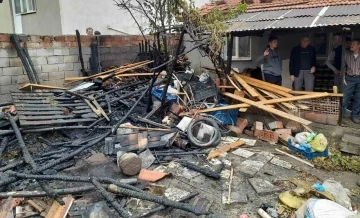 Hisarcık&rsquo;ta ahır yangını: 1 koyun telef oldu, 200 balya saman yandı
