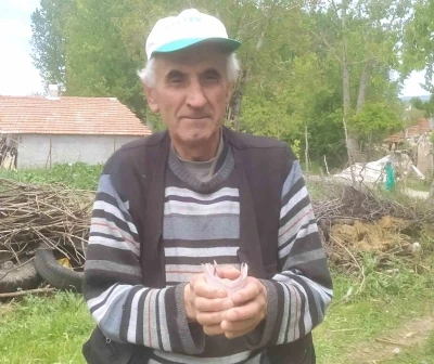 Hisarcık&rsquo;ta emekli iş&ccedil;iden "İnsanlık &Ouml;lmemiş" dedirten davranış: Bulduğu bir tomar parayı jandarmaya teslim etti
