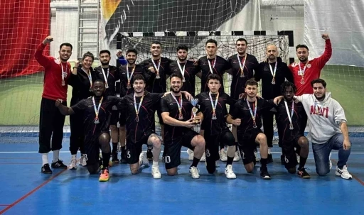 Hitit &Uuml;niversitesi Erkek Hentbol Takımı, S&uuml;per Lig&rsquo;e y&uuml;kselme m&uuml;sabakalarında m&uuml;cadele edecek
