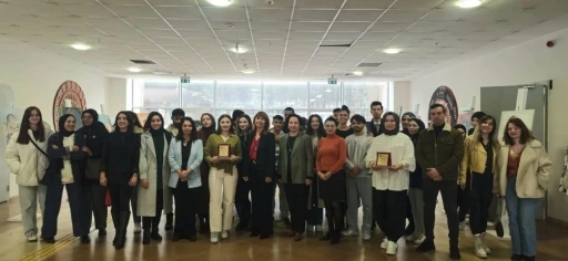 Hitit &Uuml;niversitesi&rsquo;ndeki 4. Geleneksel Portre Resim Yarışması &Ouml;d&uuml;lleri sahiplerini buldu
