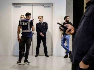 Hollanda&rsquo;da Temsilciler Binası binasındaki bomba ihbarı asılsız &ccedil;ıktı
