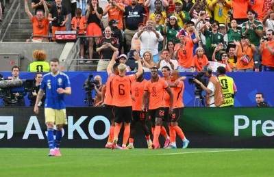 Hollanda'dan farklı galibiyet