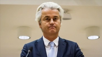 Hollanda'da genel se&ccedil;imleri İslam d&uuml;şmanı Wilders'ın partisi a&ccedil;ık farkla &ouml;nde tamamladı