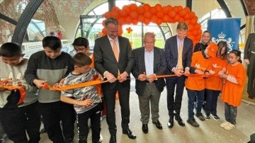 Hollandalı ekip, "Kral G&uuml;n&uuml;"n&uuml; Kahramanmaraş'ta depremzedelerle ge&ccedil;irdi