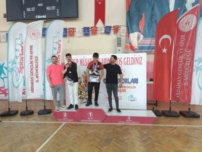 Horasanlı bilek g&uuml;reş&ccedil;ilerin başarısı
