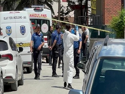 Hukuk fak&uuml;ltesi &ouml;ğrencisi &ouml;z anne ve babasını bı&ccedil;aklayarak &ouml;ld&uuml;rd&uuml;