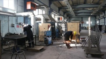 H&uuml;k&uuml;ml&uuml;ler, eğitim merkezine d&ouml;n&uuml;şt&uuml;r&uuml;len eski koğuş binasında diploma sahibi oluyor