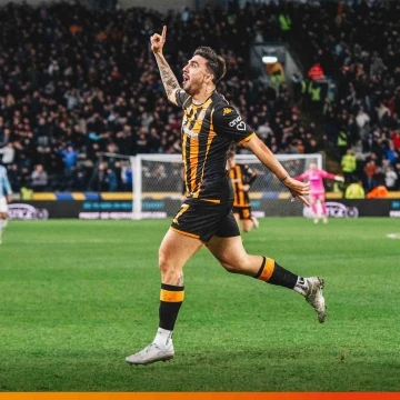 Hull City, Erol Bulut&rsquo;un takımı Cardiff City&rsquo;yi 3-0 ile ge&ccedil;ti
