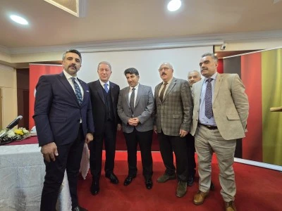 Hulusi Akar'ın M&uuml;nih&rsquo;te vatandaş buluşması