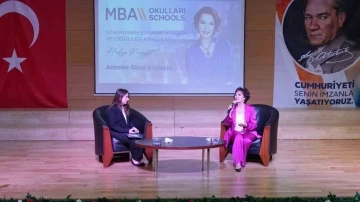 H&uuml;lya Ko&ccedil;yiğit &ouml;ğrencilerle bir araya geldi
