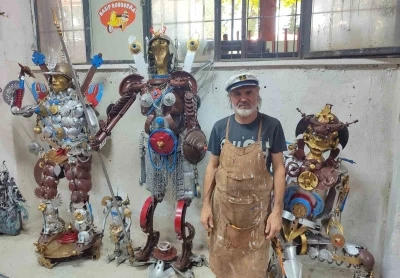 Hurda demirleri sanat eserine d&ouml;n&uuml;şt&uuml;rd&uuml;