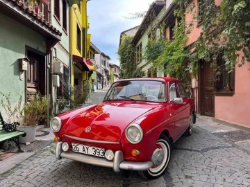 Hurda halde bulduğu aracı yollara d&ouml;nd&uuml;rd&uuml;, şimdi teklifleri reddediyor
