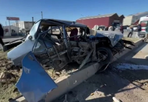 Hurdaya d&ouml;nen otomobilden sağ &ccedil;ıktı
