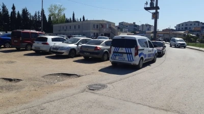 Husumetli olduğu kadını bı&ccedil;akladı