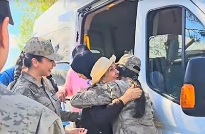 Huzurevi sakinlerinden jandarmaya Anneler G&uuml;n&uuml; ziyareti
