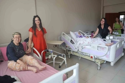 Huzurevinde Anneler G&uuml;n&uuml; kutlaması
