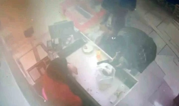 İBAN ile &ouml;deyeceğim dedi, sahte dekont g&ouml;sterip alışveriş yaptı
