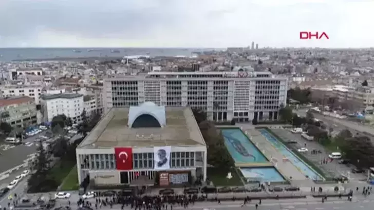 İBB soruşturmasında 8 kişi tutuklandı...