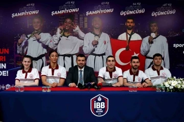 İBBSK Genel Sekreteri Erdem Arslanoğlu, D&uuml;nya Tekvando Şampiyonası&rsquo;nda madalya alan sporcularla buluştu
