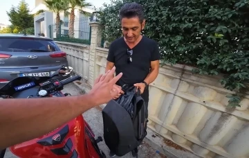 İ&ccedil;i para dolu &ccedil;antayı ş&uuml;pheliden kurtarıp sahibine teslim etti, her anını kaydetti
