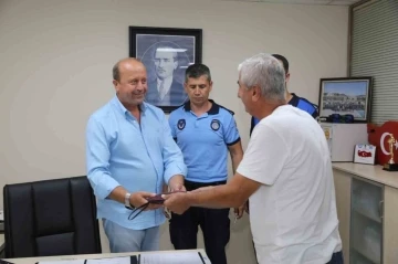 İ&ccedil;inde 700 bin TL ve ziynet eşyası bulunan &ccedil;anta sahibine ulaştırıldı
