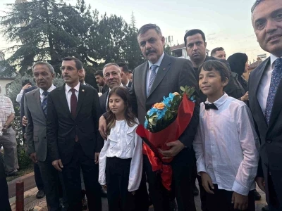 İ&ccedil;işleri Bakanı &Ccedil;ift&ccedil;i, 28 yıl &ouml;nce g&ouml;rev yaptığı il&ccedil;eyi ziyaret etti