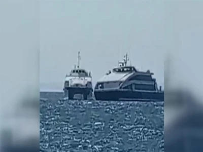 İDO feribotu kayaya &ccedil;arptı