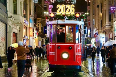 İETT&rsquo;den İstiklal Caddesi&rsquo;nde Yeni Yıl S&uuml;rprizi