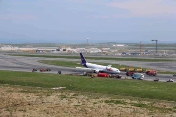 İGA g&ouml;vdesi &uuml;zerine iniş yapan kargo u&ccedil;ağını kurtarma &ccedil;alışmalarıyla ilgili a&ccedil;ıklama yaptı
