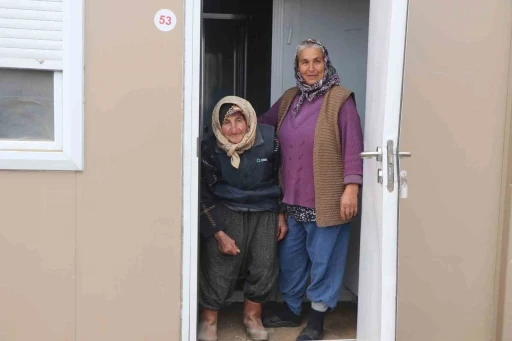 İHA&rsquo;nın haberi ses getirdi: &Ccedil;alışma azmiyle T&uuml;rkiye&rsquo;ye &ouml;rnek olan Dilber nine &ccedil;ok arzuladığı konteynere kavuştu
