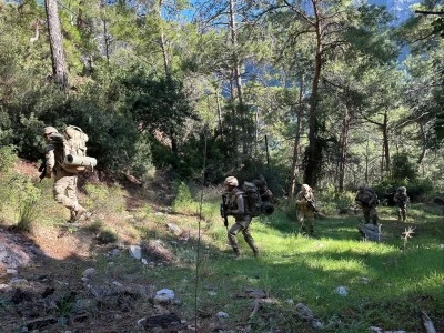  İHA ve helikopter destekli operasyonda 23 ş&uuml;pheli yakalandı