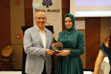 İhlas Koleji mezunları coşkulu bir mezuniyet t&ouml;reniyle hayata uğurlandı
